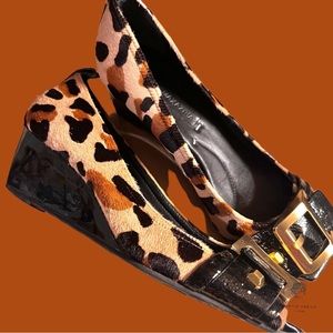 BCBGMaxAzria Women’s Calf Hair Leopard Print Peep Toe Wedges 7.5